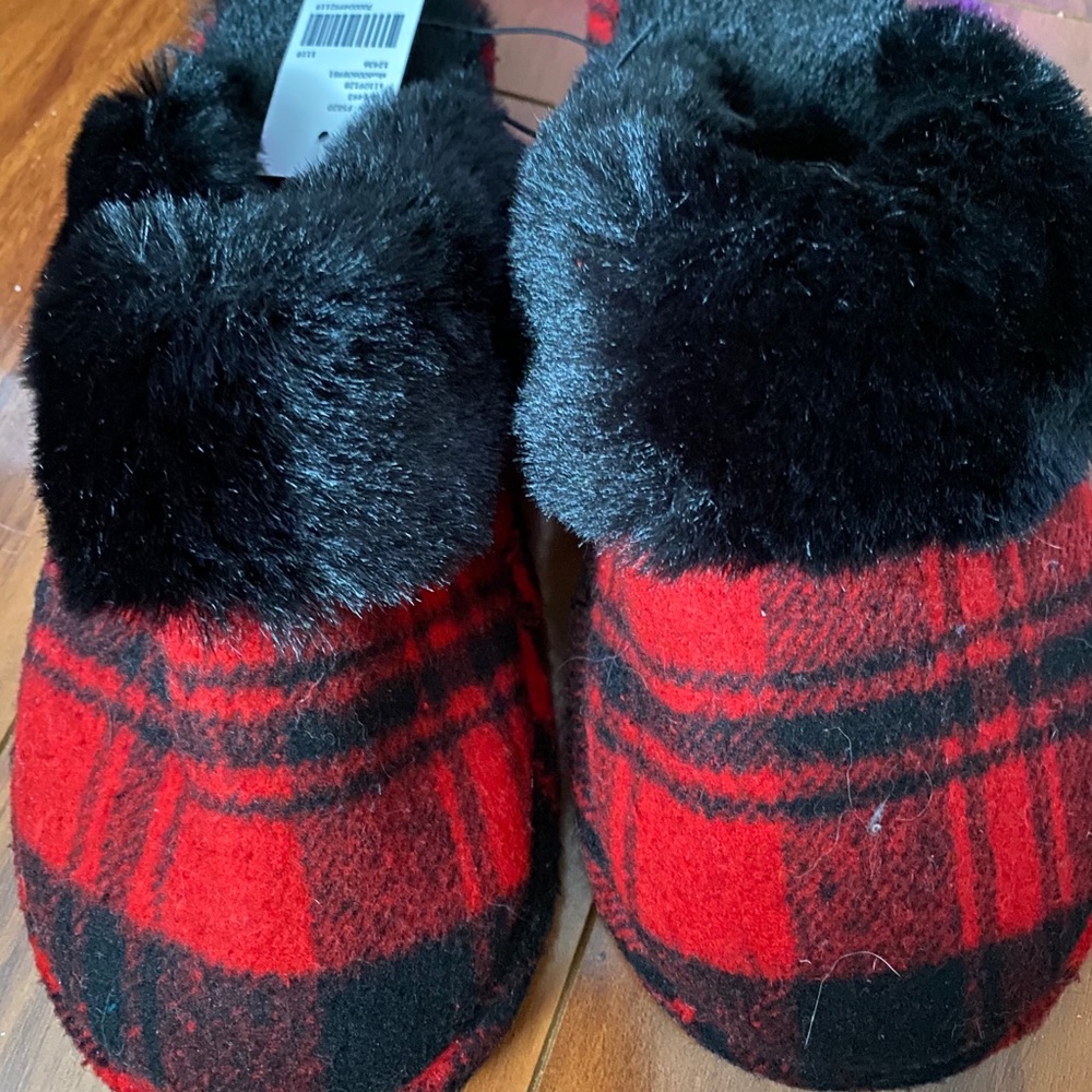 NWT. LANE BRYANT FUZZY SLIPPERS